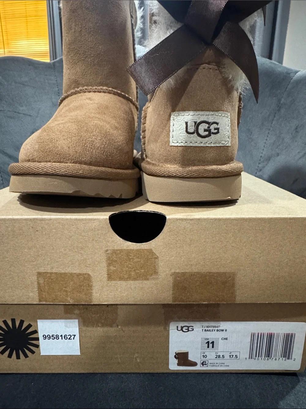 UGG Bailey Bow II Chestnut Boots Kids Size 11 Excellent Condition w/ Box